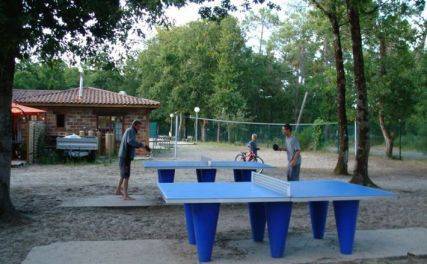 Le camping vous propose des tables de ping-pong